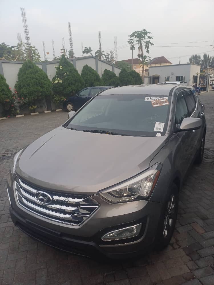 Clean 2016 Hyundai Santa Fe SUV Available in Ikeja - Call 08052152941