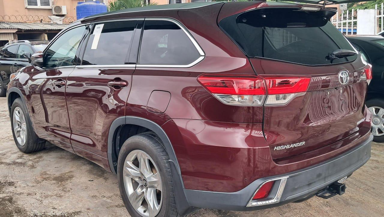 2017 Highlander Limited with Headrest DVD for Sale - Call 07036496557