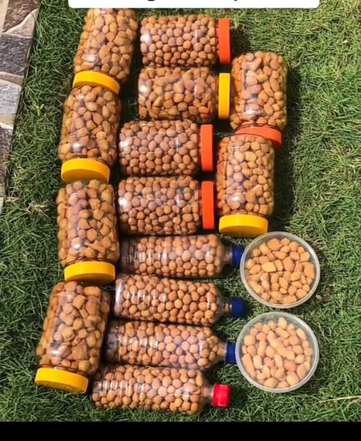 De Williams Crunchy Peanut and Chin Chin