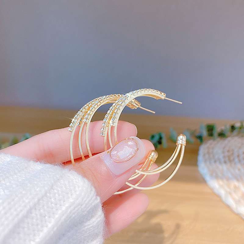 Elegant 18K Gold Plated Triple Band C-Shaped Hoop Earrings with Sparkling Rhinestones