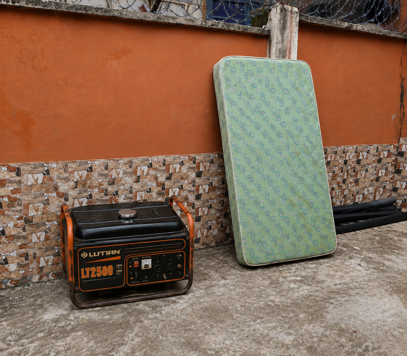 Neatly used households and medical equipments for sales